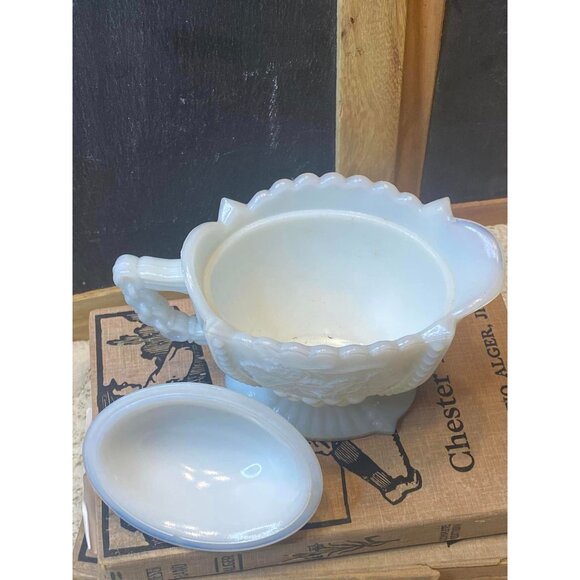 Vintage Westmoreland White Glass Lidded Sugar Bowl Cherries Grapes Vine Design - Picture 7 of 9